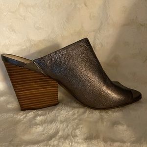 Naturalizer Pewter metallic Size 8.5 - Sloan-NWOT